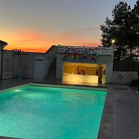 Le Coteau De Bazeille Sauna&detente Sas Guest house 5*