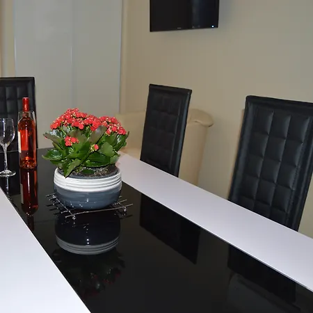 Le Coteau De Bazeille Sauna&detente Sas Penzion 5*